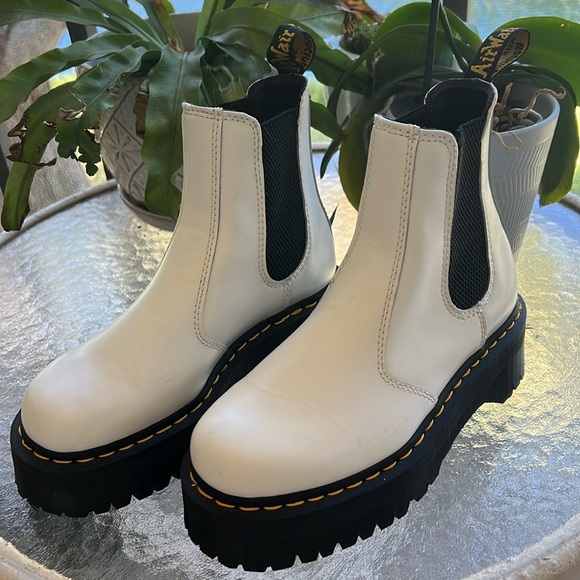 Dr. Martens Platform 2976 Quad Chelsea Boots - Picture 1 of 5